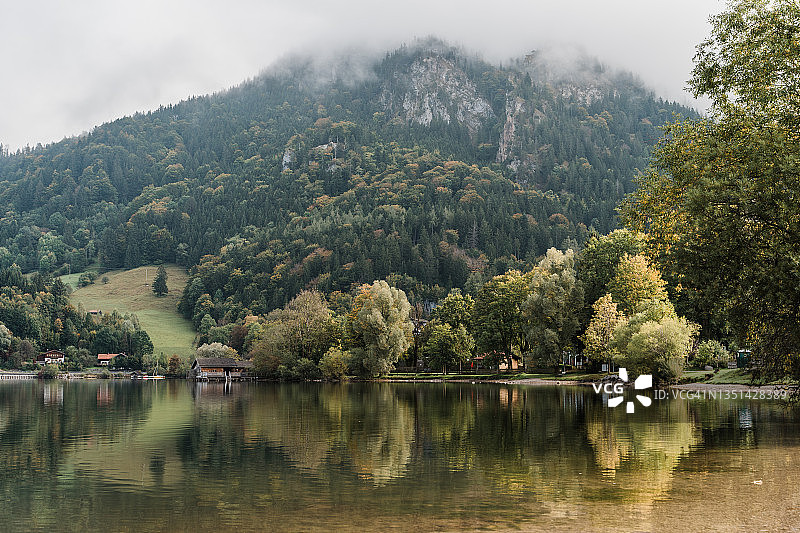 秋季席尔利尔塞湖的早晨图片素材