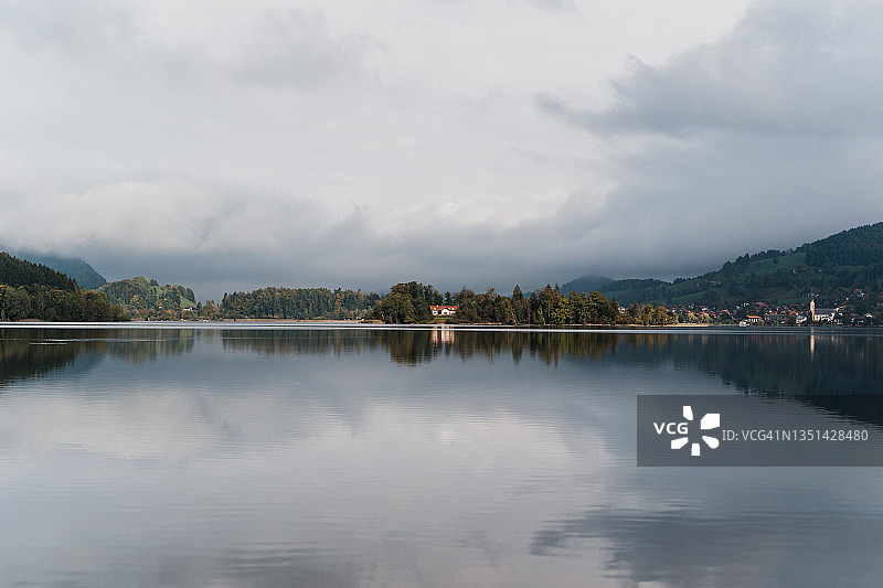 秋季Schliersee湖的早晨图片素材