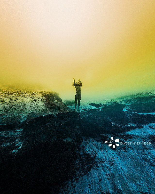 墨西哥天然井的色彩：天堂与地狱之间图片素材