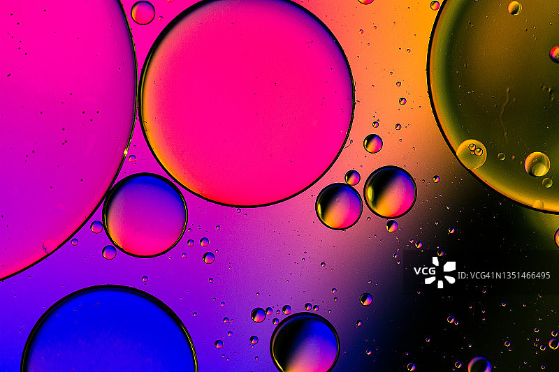 宏观油和水多色抽象背景图片素材