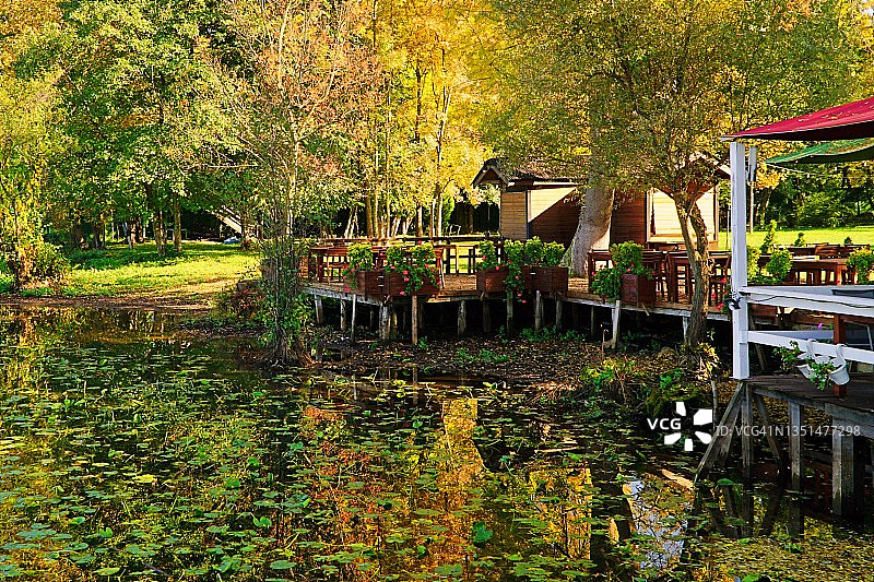 萨潘贾湖倒影图片素材