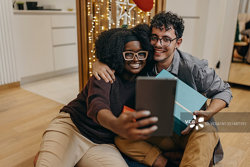 与礼物自拍图片素材