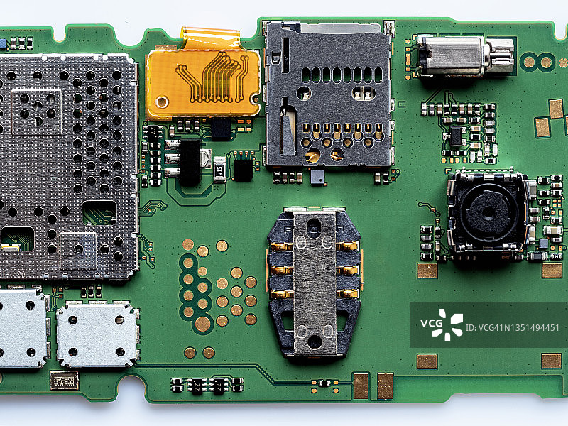 带有SIM卡和存储卡插槽的手机印刷电路板图片素材