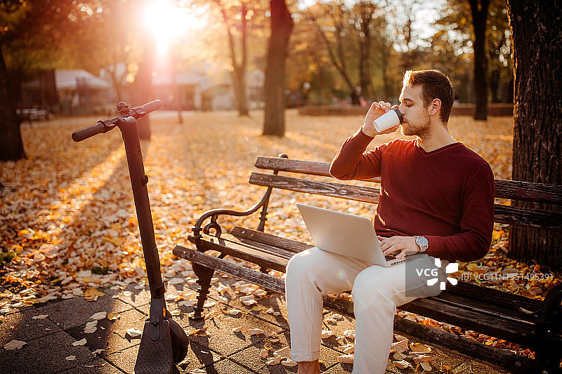 年轻的商人合作图片素材