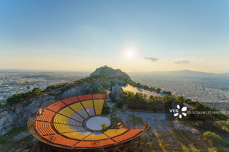 希腊雅典利卡维多斯山上Odeon建筑航拍图片素材