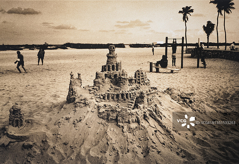 带游乐场的沙滩沙堡图片素材