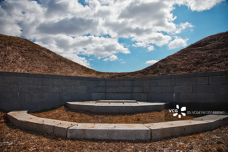 天空下的圆形剧场图片素材