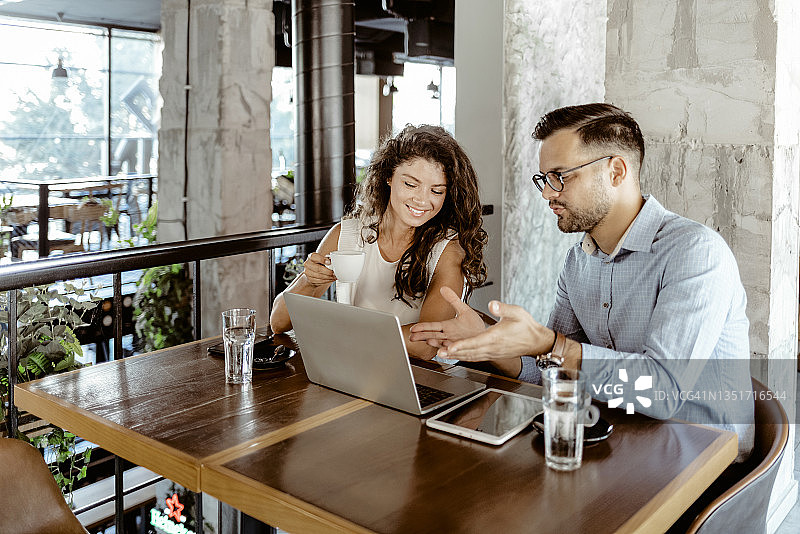 商业的本质在于建立联系图片素材