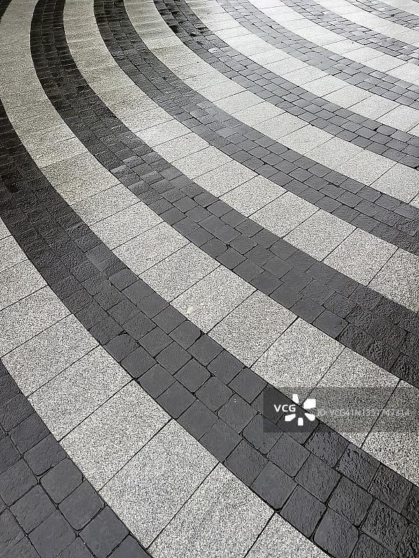 夜灯下方形地面的圆形图案图片素材