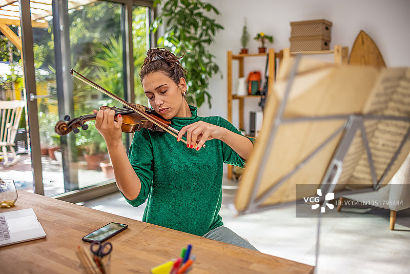 在线小提琴课程图片素材