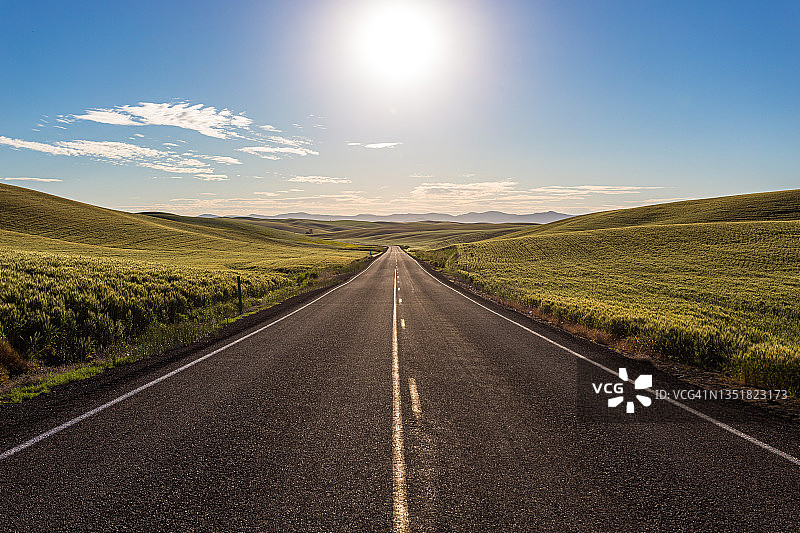 帕卢斯山丘的壮丽晨景图片素材