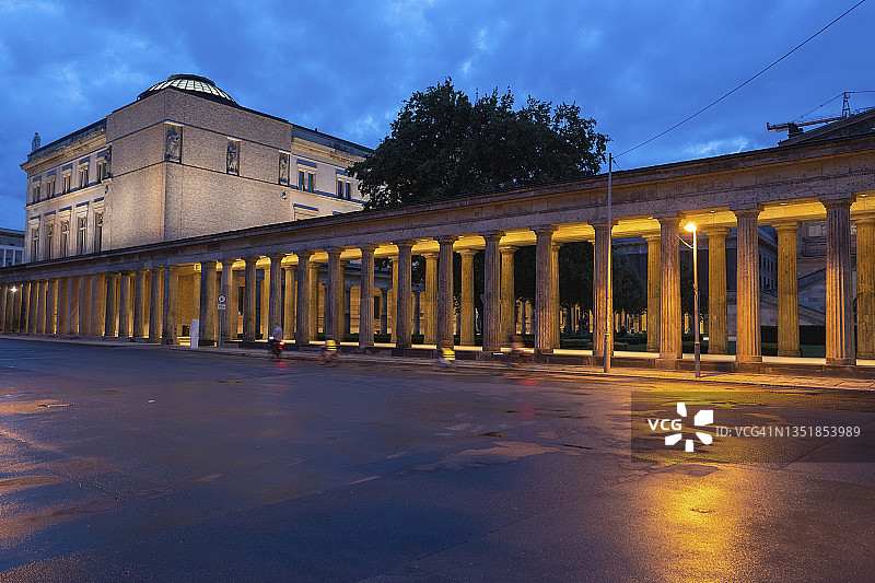 德国柏林博物馆岛黄昏柱廊图片素材