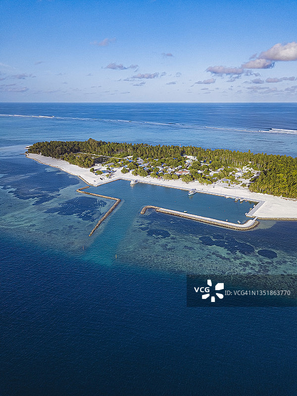 马尔代夫米穆环礁Veyvah岛印度洋小型岛屿鸟瞰图图片素材