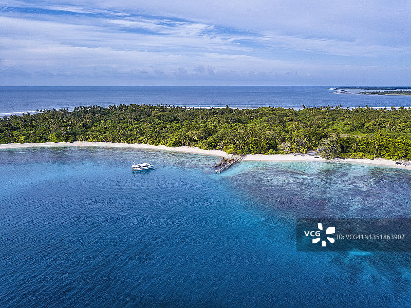 马尔代夫科卢马杜卢环礁卡尼梅杜岛鸟瞰图片素材