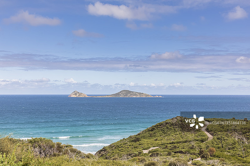 印度洋海岸风光，远处可见小岛图片素材