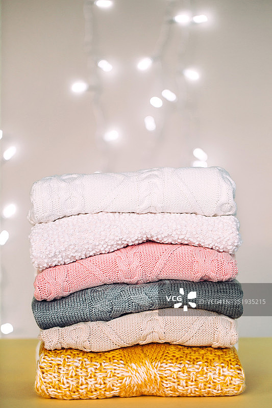 一叠针织毛衣图片素材