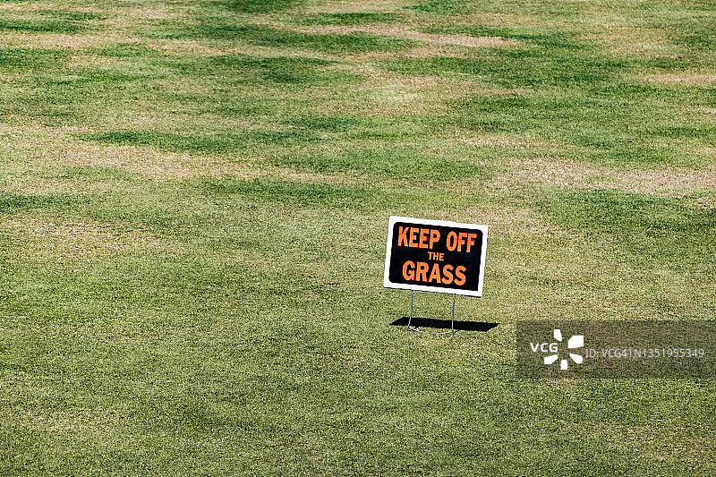 运动场上的警告标志图片素材