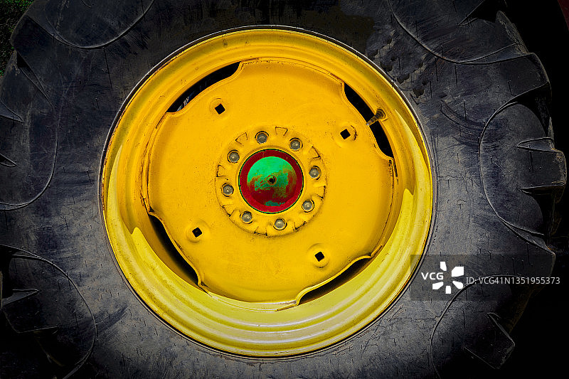 卡车轮胎细节图片素材