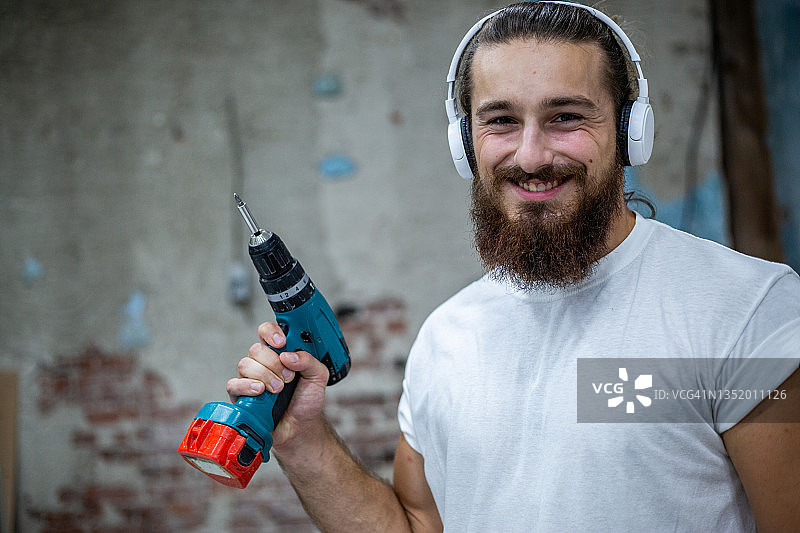 工作坊里的木匠图片素材