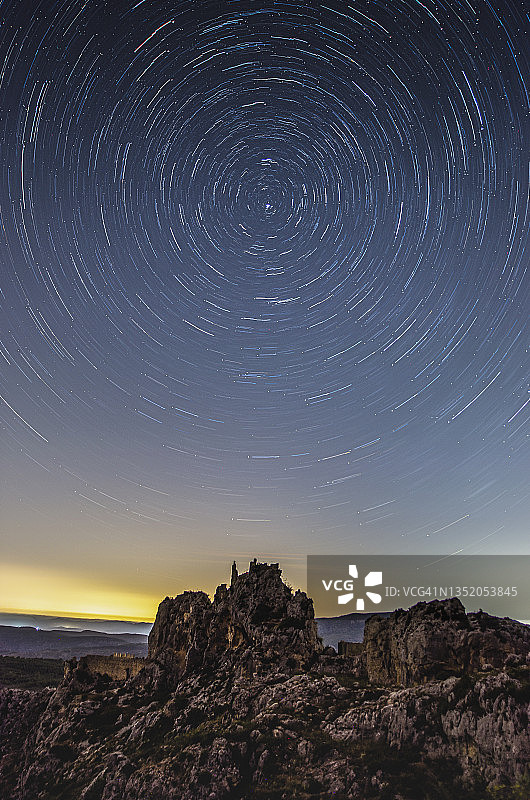 山上的星轨图片素材