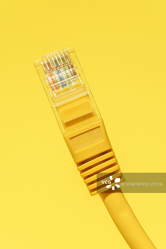 黄色以太网线缆图片素材