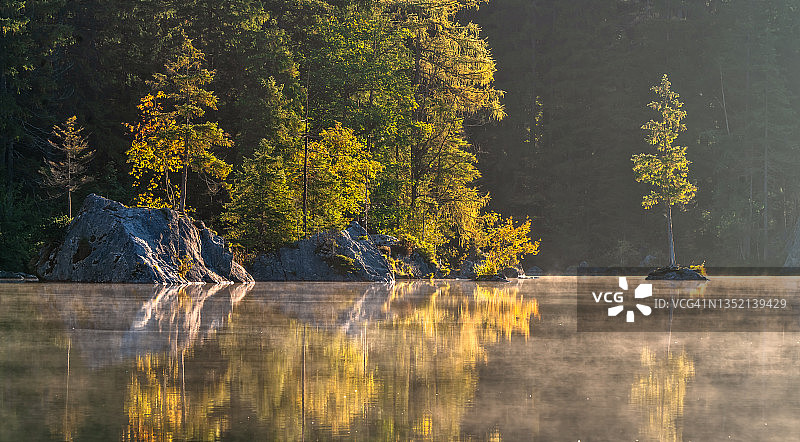 德国巴伐利亚贝希特斯加登地区的Hintersee湖图片素材