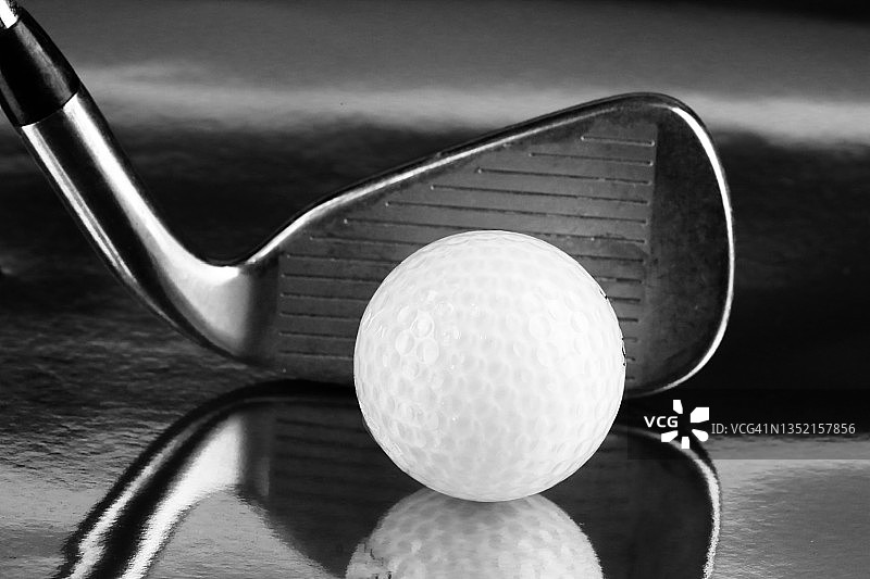 切杆挖起杆和高尔夫球图片素材