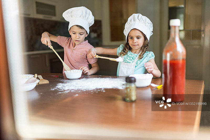 在家准备食物图片素材
