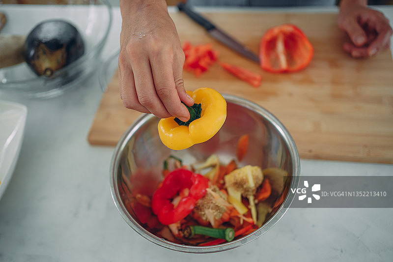 将食物垃圾分类堆肥图片素材