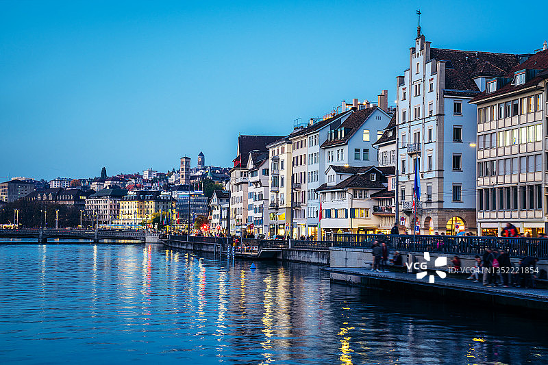 从利马特河看瑞士苏黎世城市风光图片素材