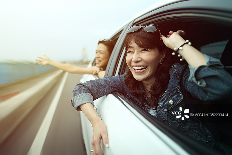 公路旅行让我心情愉悦图片素材