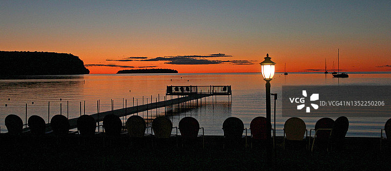 带码头的湖畔，Door County图片素材