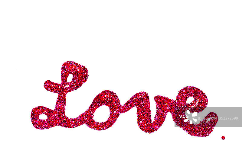 白色背景上用红色闪光指甲油书写的“LOVE”字样图片素材