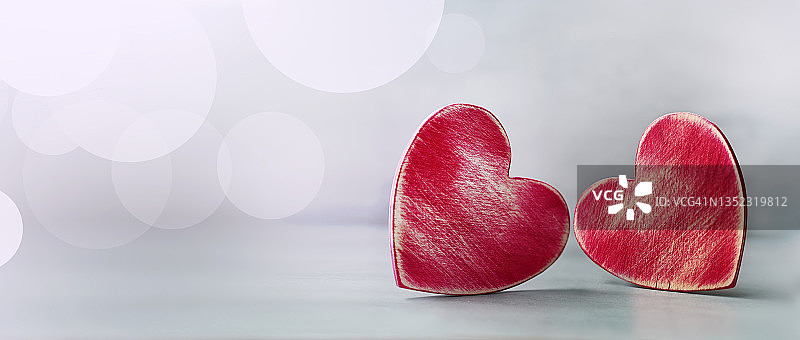 灰色背景上手工爱心的情人节背景：情人节贺卡图片素材