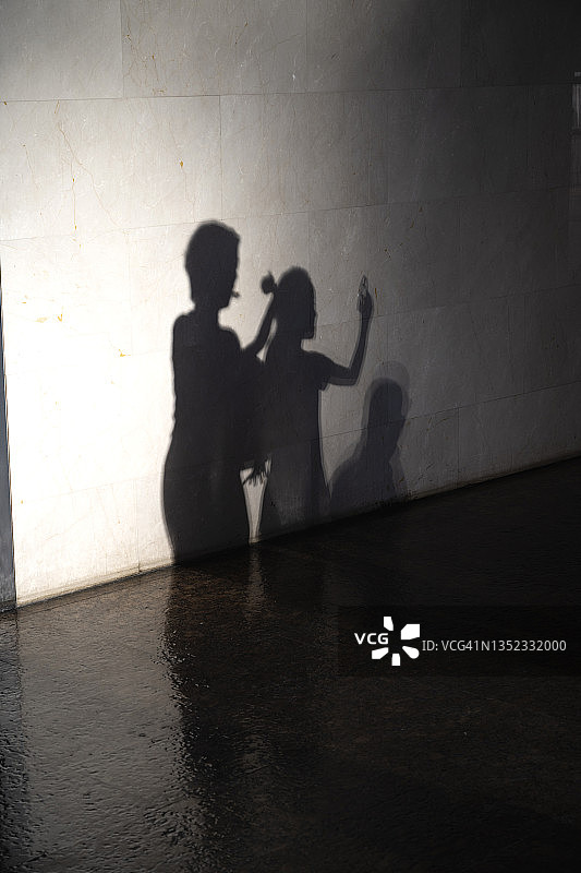 王府井大街墙上的人影图片素材