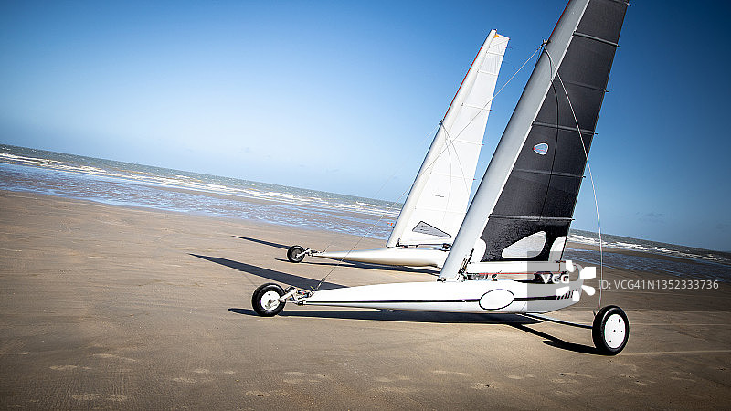 沙滩上的赛跑图片素材
