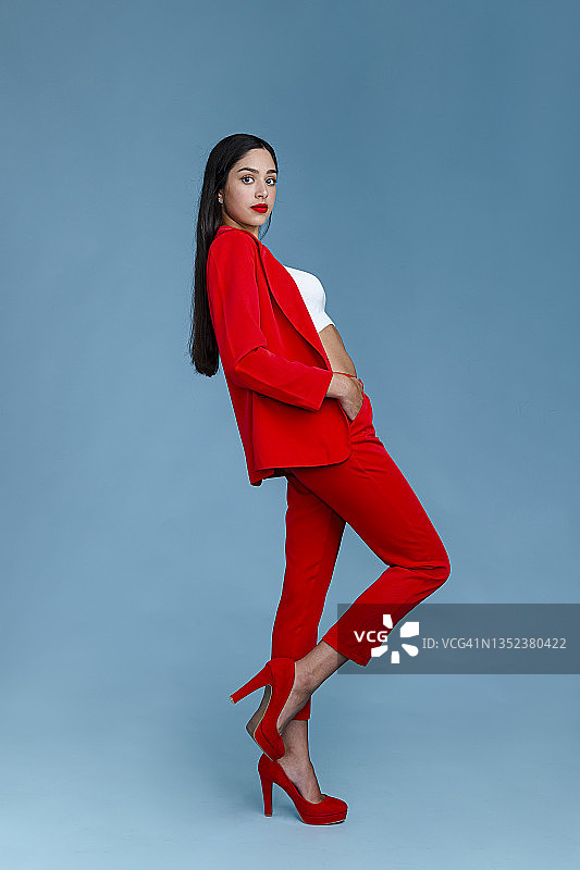 身穿西装的女人图片素材