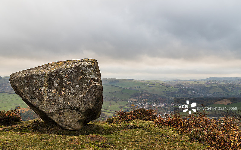 巴斯洛边缘的岩石图片素材