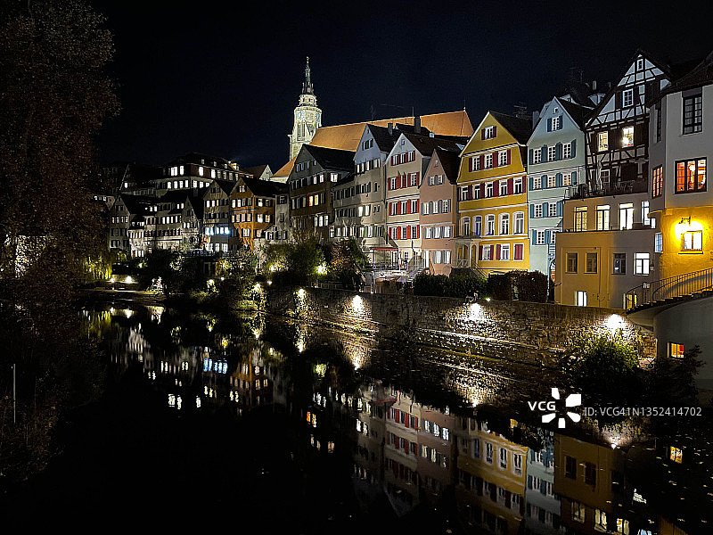 蒂宾根的内卡河畔夜景图片素材