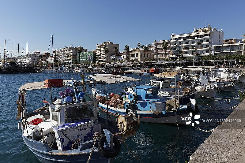 卡拉马塔渔船港口，墨西拿，伯罗奔尼撒半岛，希腊图片素材