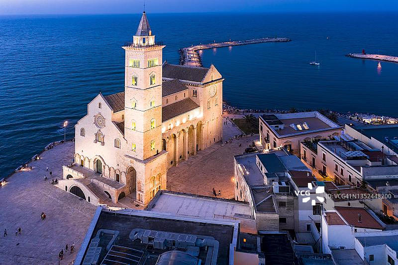 意大利南部普利亚大区特拉尼空景图片素材