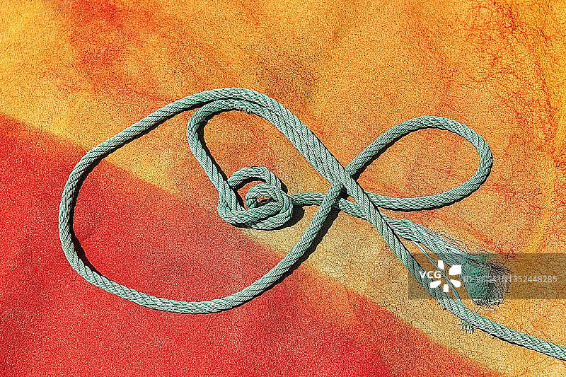 绿松石绿色绳索，带结的绳索，葡萄牙锡尼什图片素材