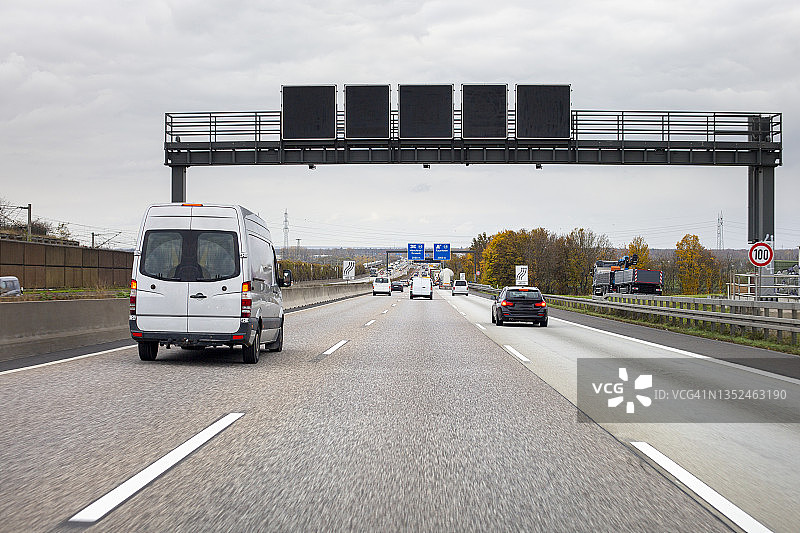 德国A3高速公路上的交通图片素材