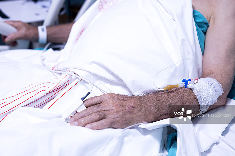用于静脉输液的现代外周静脉导管图片素材