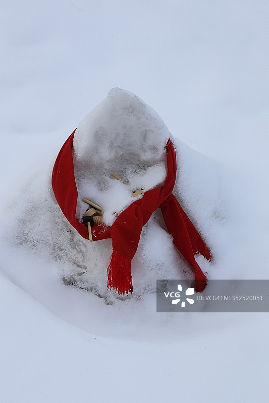 融化的雪人图片素材