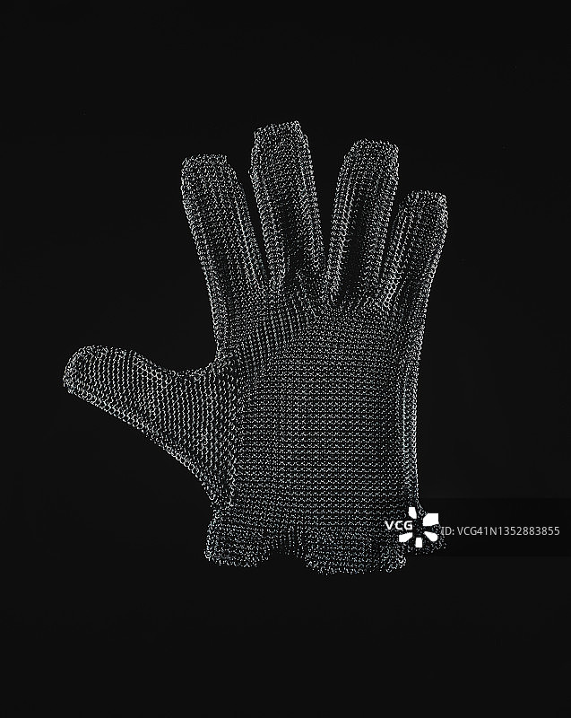 黑色背景上的锁子甲牡蛎手套图片素材