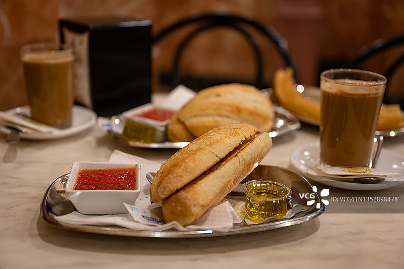 西班牙早餐——番茄面包（番茄酱和橄榄油吐司）图片素材