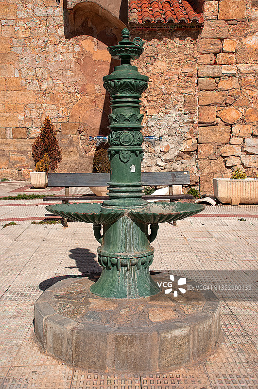 19世纪饮水喷泉图片素材