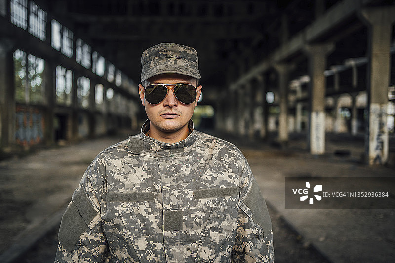 年轻士兵肖像图片素材