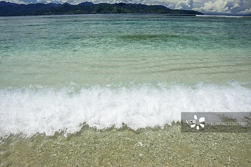 龙目岛吉利特拉旺岸海滩海浪图片素材